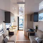 Botel Casa Flotante *