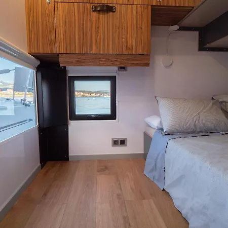 Botel Casa Flotante Sanxenxo